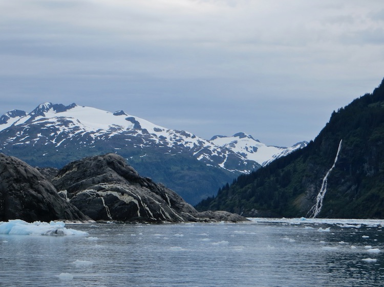 Mountain view on the 26 Glacier Cruise